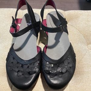 Brand new excellent condition, size 11W